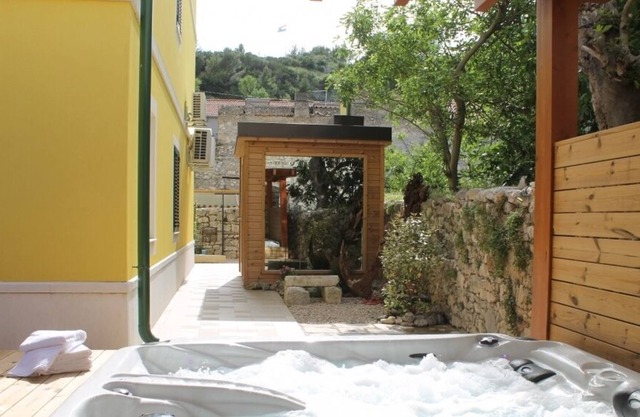 Room in Skradin with Balcony, Air condition, WIFI, Washing machine (4921-3)