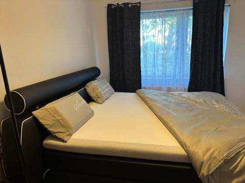Room in two rooms apartment 4 min to Uni-Kassel