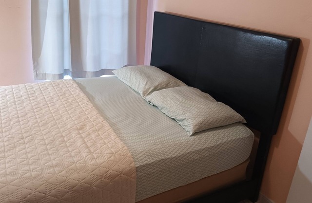 Room in UCF area. Stay with Hugo and Marli, 68/night or 1.100/monthly.