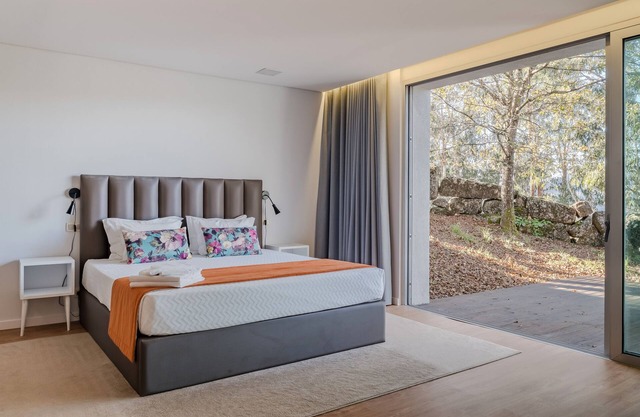 Room 'King Deluxe - Oak Nature' with Shared Pool, Shared Terrace and Wi-Fi