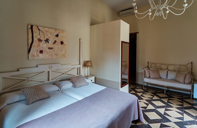 Room 'La Cuna' with Shared Pool, Wi-Fi and Air Conditioning