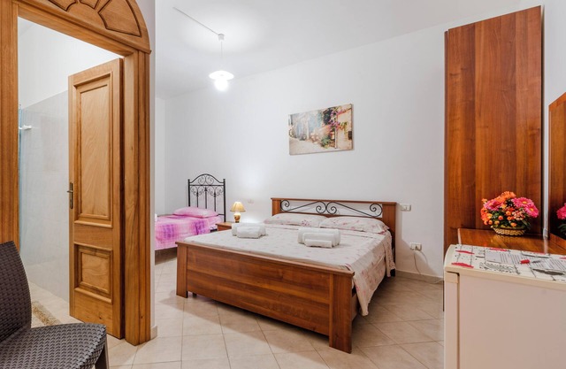 Room 'La Saracina - Camera 1' with Shared Terrace, Wi-Fi and Air Conditioning