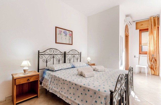 Room 'La Saracina - Camera 4' with Shared Terrace, Wi-Fi and Air Conditioning