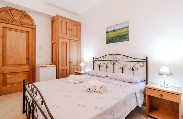 Room 'La Saracina - Camera 3' with Shared Terrace, Wi-Fi and Air Conditioning