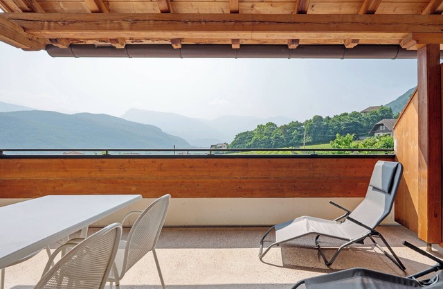 Room 'Lahnblick' with Lake View, Shared Pool and Wi-Fi