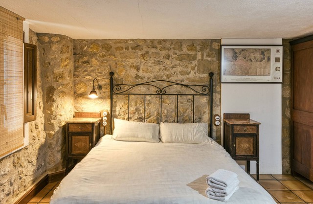 Room 'Llebeix' with Shared Pool, Wi-Fi and Air Conditioning