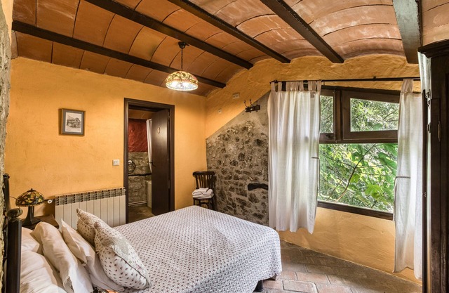Room 'Lledoner' with Mountain View, Shared Pool and Shared Terrace