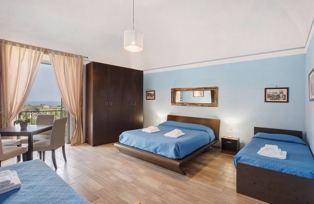 Room 'Maruzzella' with Shared Terrace, Wi-Fi and Air Conditioning