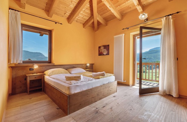 Room 'Maso Fiorini 8' with Mountain View, Wi-Fi and Air Conditioning