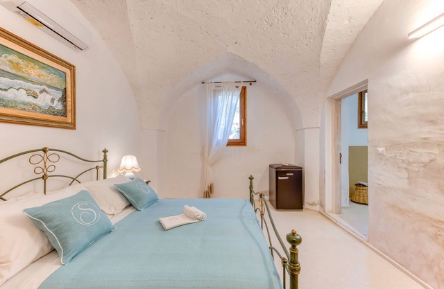 Room 'Masseria Scafazzi - Cristina - 4' with Private Terrace, Wi-Fi and Air Conditioning