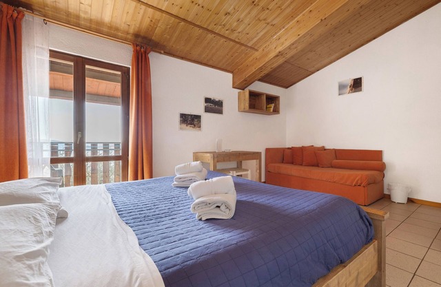 Room 'Matrimoniale Con Balcone' with Lake View, Shared Garden and Wi-Fi