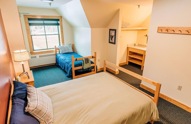 Room, Queen, Twin with Private Bathroom