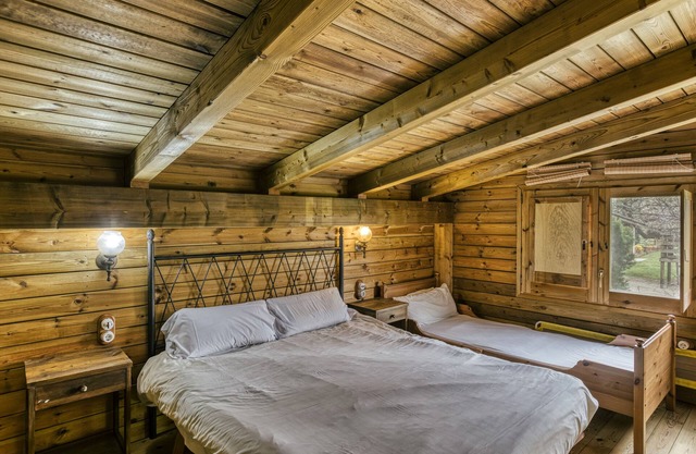 Room 'Rosa Dels Vents' with Shared Pool, Wi-Fi and Air Conditioning