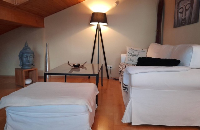 Room Rosenheim city center 40m2, bathroom Kitschenette, near FH Kirmes nature