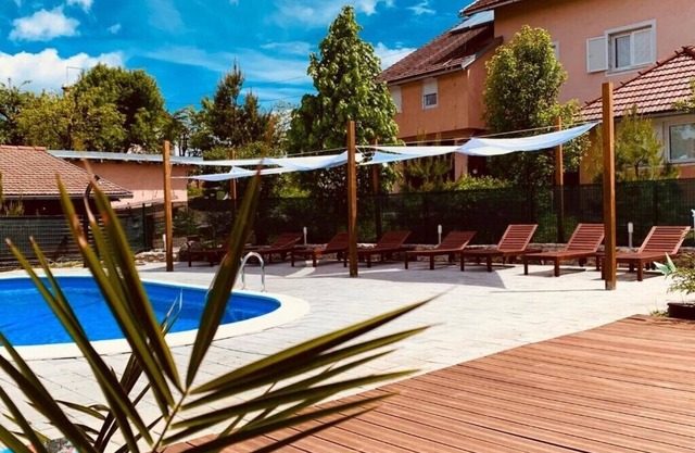 Room Sanja 6 with shared pool