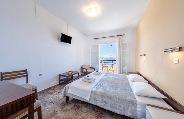 Room 'Sea View 2' with Private Terrace, Wi-Fi and Air Conditioning