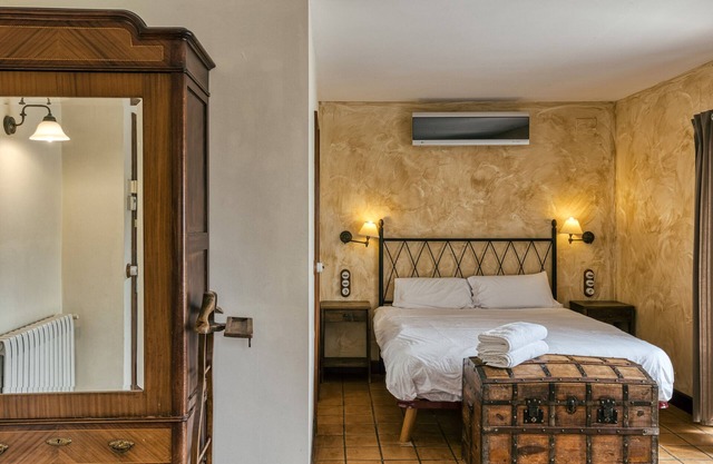 Room 'Tramuntana' with Shared Pool, Wi-Fi and Air Conditioning