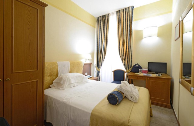Room 'Tripla' with Shared Garden, Wi-Fi and Air Conditioning