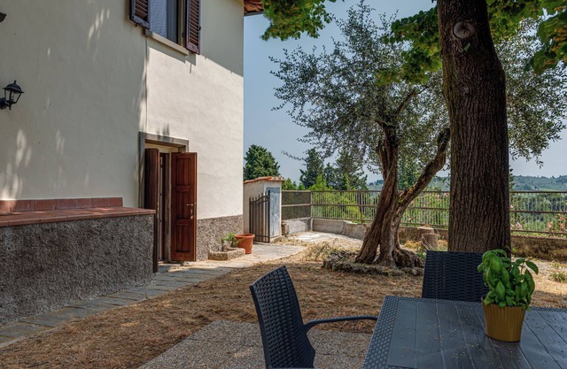 Room 'Ulivo Con Giardino' with Mountain View, Wi-Fi and Air Conditioning