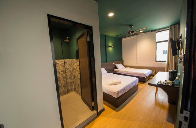 Room V Jalan Jenang