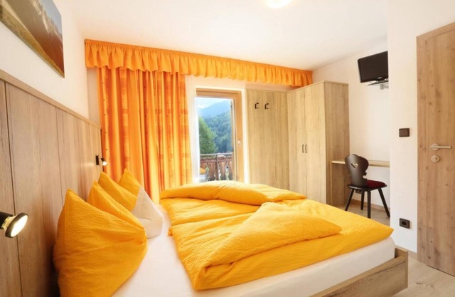 Room 'Veltierhof 1' with Mountain View, Private Terrace and Wi-Fi