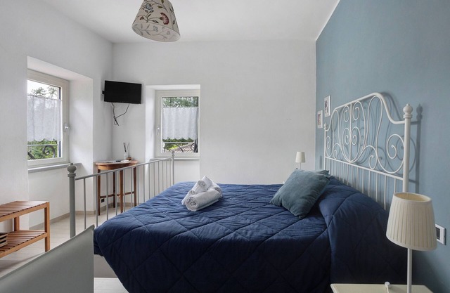 Room 'Vernazza' with Mountain View, Shared Terrace and Air Conditioning