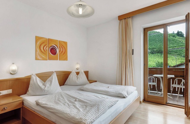Room 'Weinbergblick' with Mountain View, Shared Pool and Wi-Fi