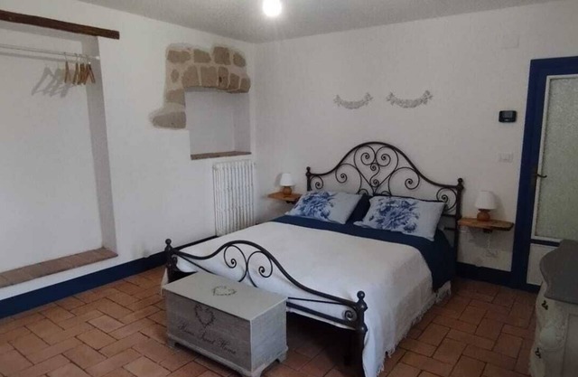 Room with bathroom entrance and private garden nestled in the green hills of Umbria