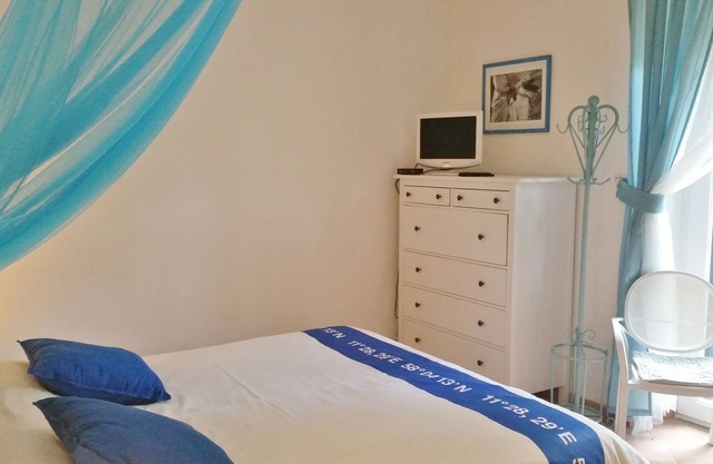 Room with independent entrance and bathroom, external kitchenette at 300 m from the sea