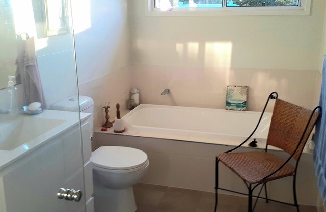 Room with own bathroom innMullumbimby near Byron Bay