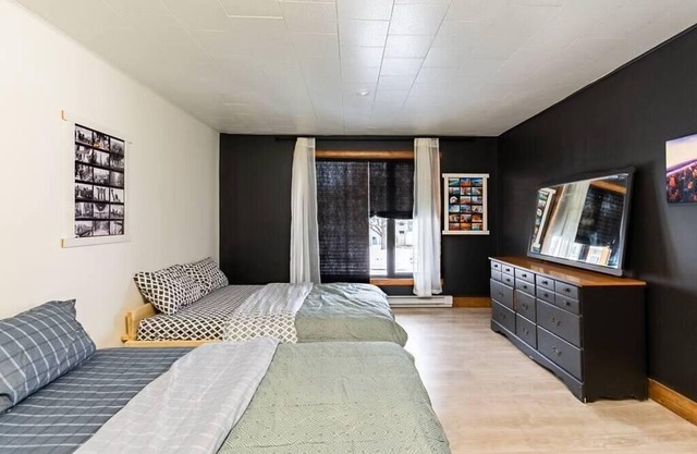 Room with parking and private bathroom