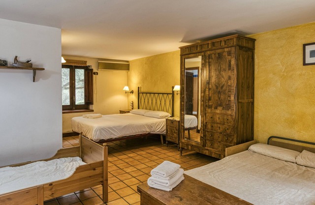 Room 'Xaloc' with Shared Pool, Wi-Fi and Air Conditioning