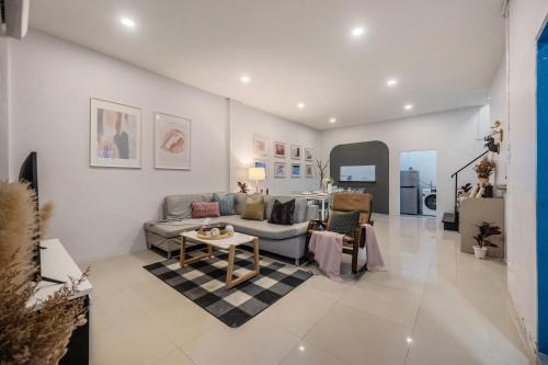 Roombix City House - Cozy House Near Chatuchak For 10-RB1