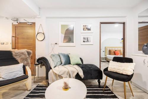 Roombix City House - Cozy House Near Chatuchak For 12-RB2