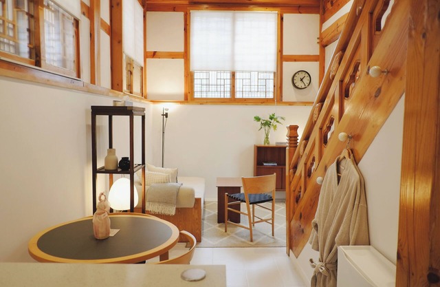 Roomim Seochon: Modern Hanok stay near Gyeongbokgung Palace