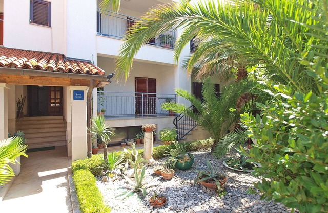 Rooms Ivica 1452