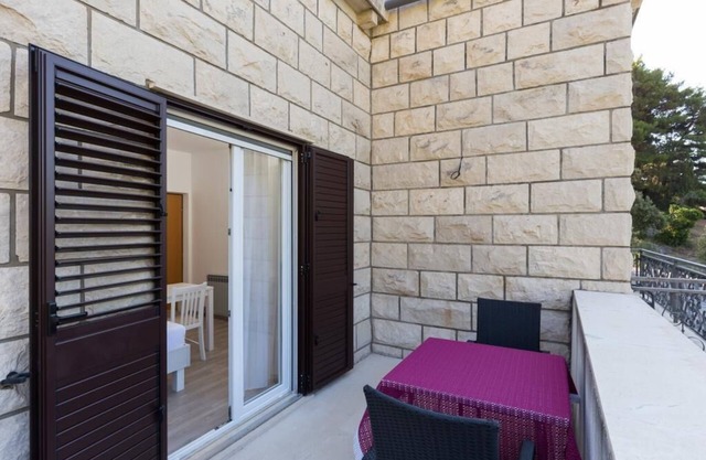 Rooms Villa Bašica - Premium Double Room with Balcony and Sea View