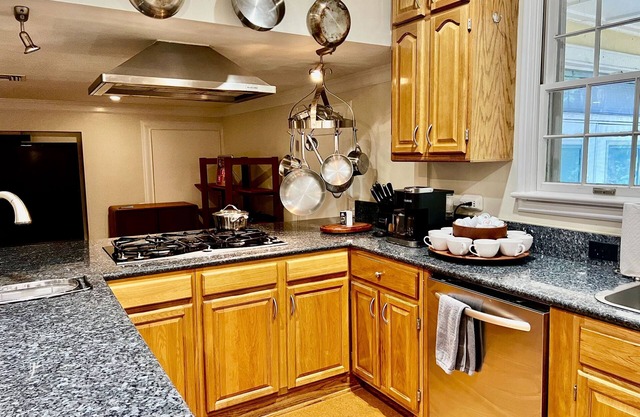 Roomy Accommodation in Proximity to UF
