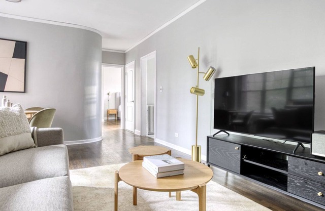 Roomy Evanston 2BR w/ W/D, 1 mile to Northwestern campus, by Blueground
