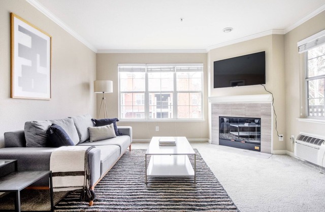 Roomy Santa Clara 1BR w/Parking, Pool, walk to Dining by Blueground