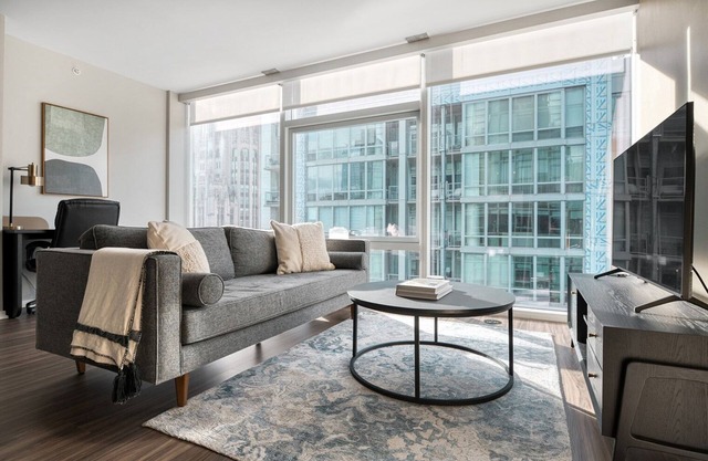 Roomy Streeterville 2BR w/Pool & Gym, nr Riverwalk, by Blueground