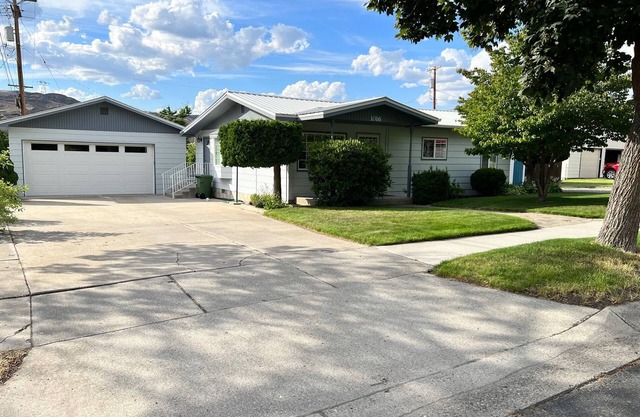 Roomy three bedroom home with Boat/RV parking