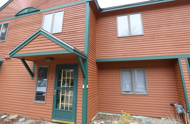 Roomy White Mountain Condo close to Swimming Hole on Pemi River!