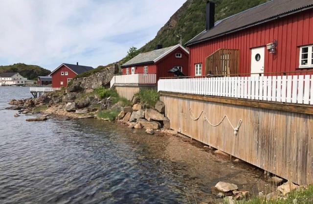 Rorbu 3-Bed Fishermans Cabin in Straumsjoen