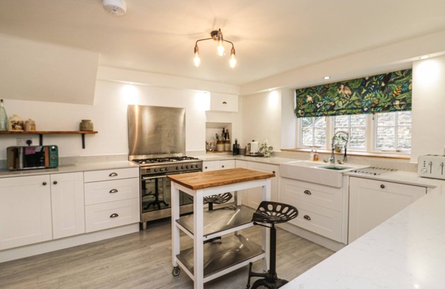 RORTY CRANKLE, pet friendly, with open fire in Thornton Dale