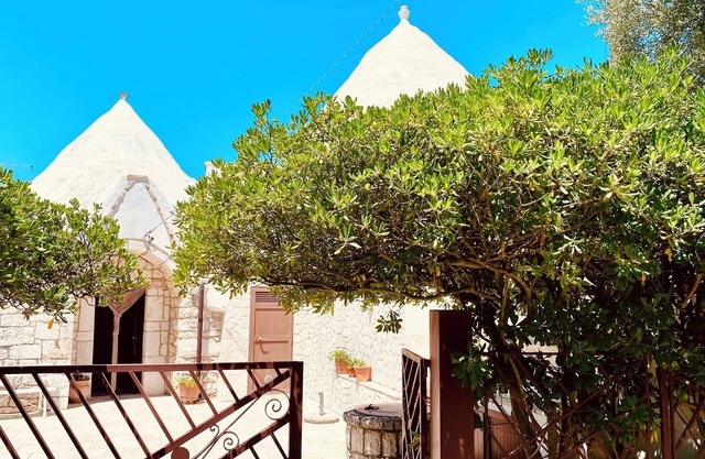 Rosa's trulli, tranquility and nature 15 min from the sea