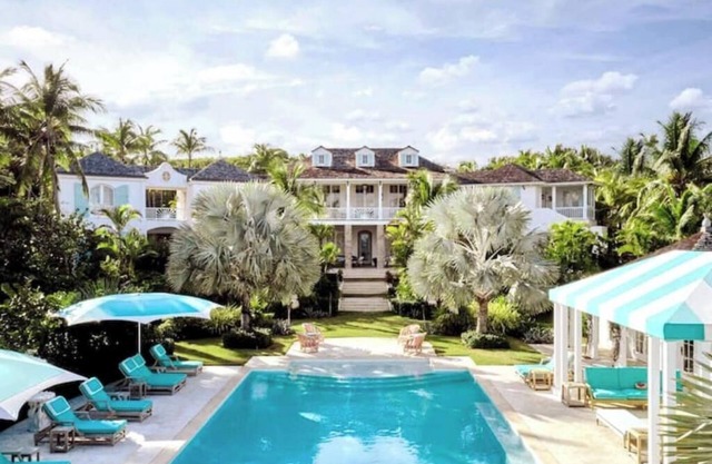 Rosalita House - Fully staffed with Chef, Butlers and Boat with Captain