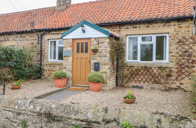 ROSE COTTAGE, family friendly, character holiday cottage in Winston