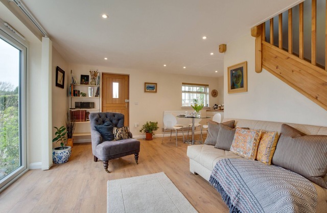 Rose Cottage - One Bedroom House, Sleeps 2
