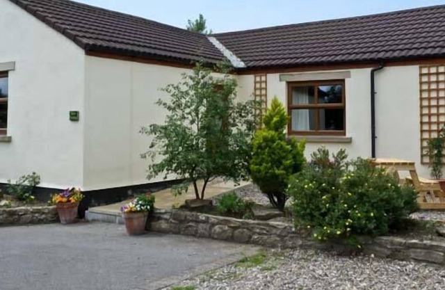 ROSE COTTAGE, pet friendly, with a garden in Caldwell